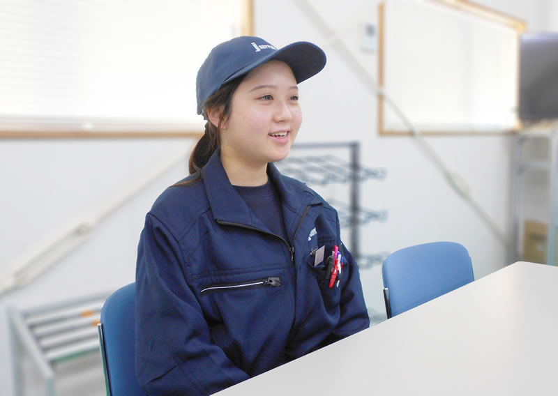 業務品質管理課:井上 杏莉(令和7年4月入社)